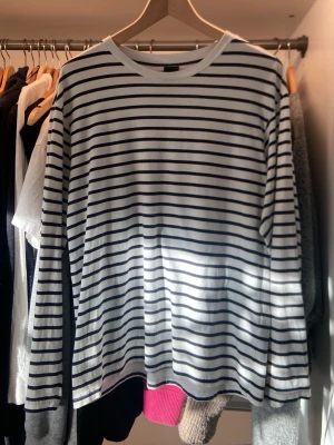 Randig tröja - Supersnygg randig tröja ifrån Gina tricot! Storlek S. Super fint skick. Hör av er med frågor!❤️