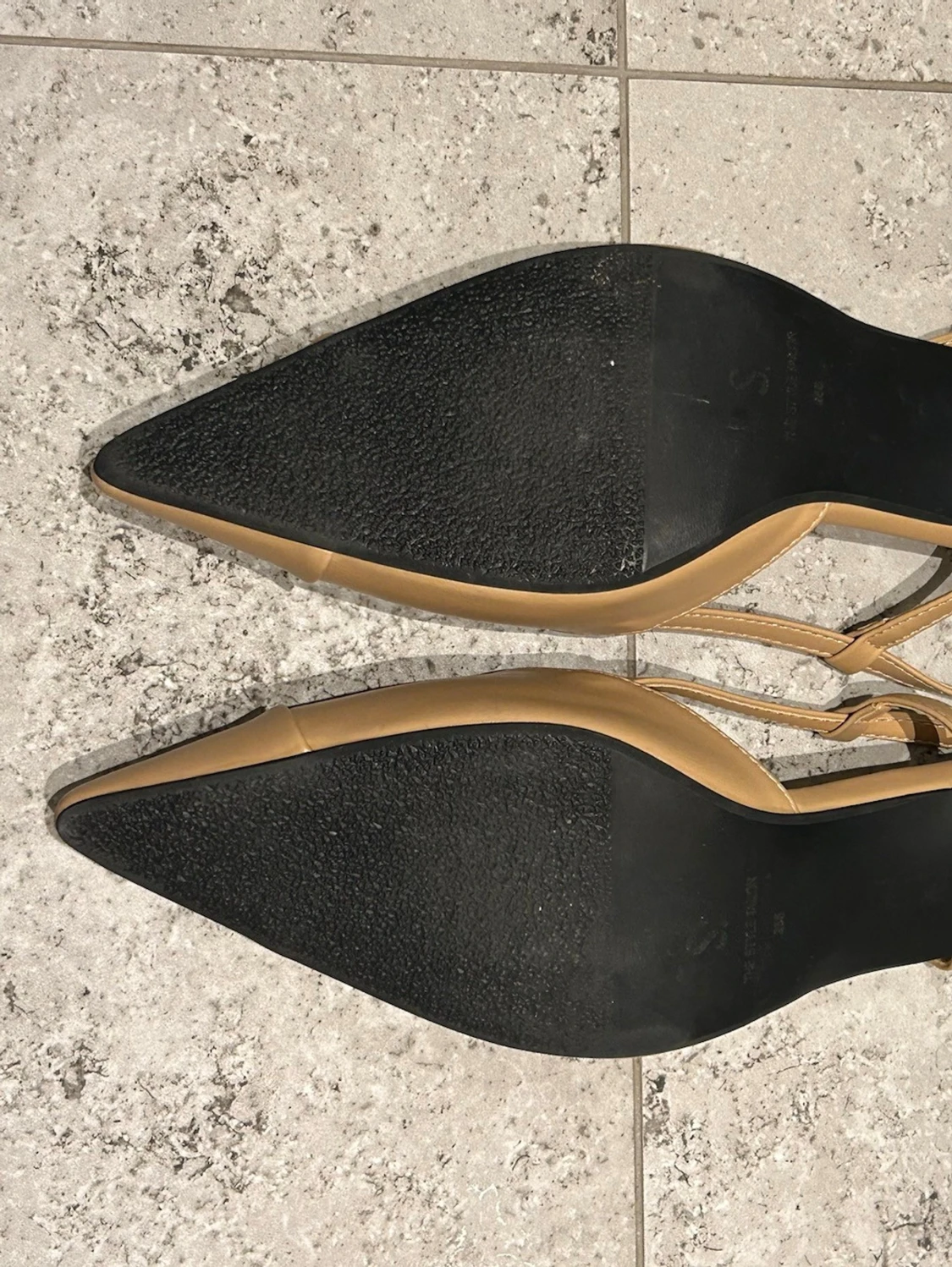 Beige pumps med spetsig tå från Sappun - 2