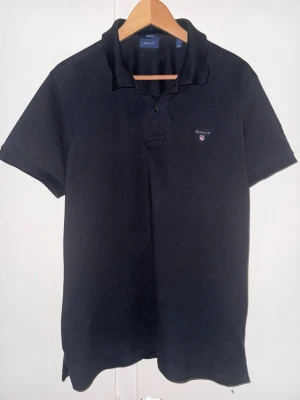 Svart piké Gant nypris 1000 - Gant piké storlek L