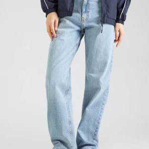 Dr denim jeans - Lösa jeans från dr Denim i modellen echo i en ljus blå färg. Storlek W25 L32 LÅNADE BILDER!!