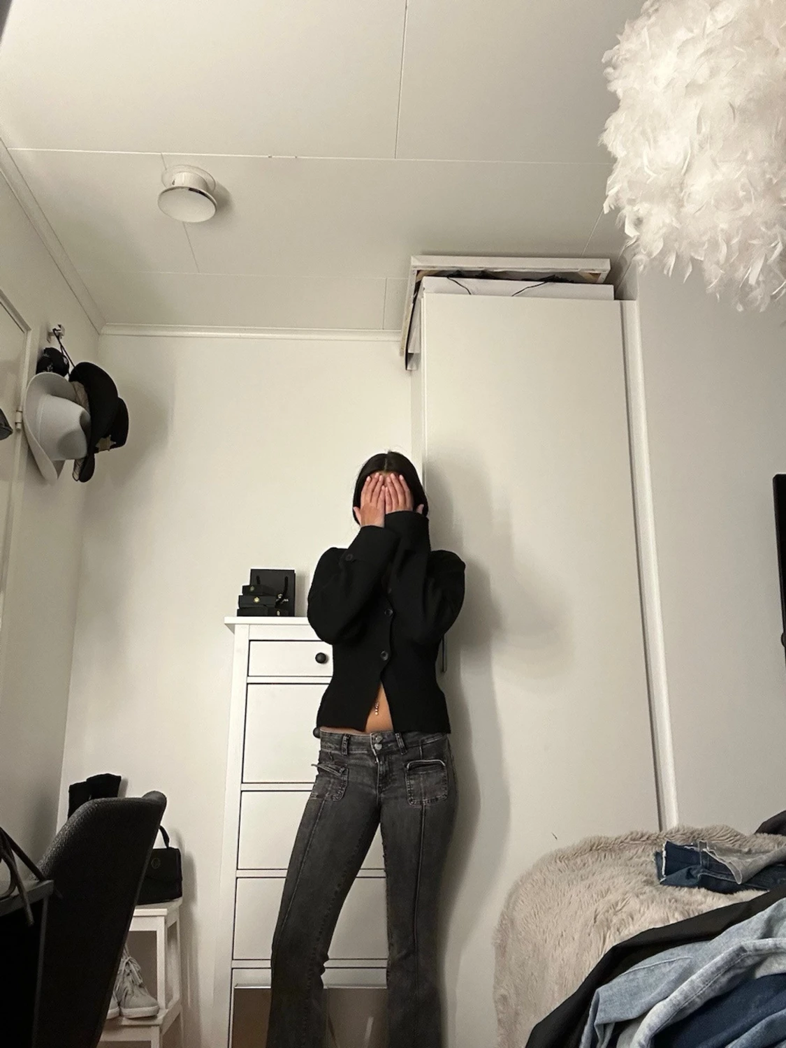 Grå bootcut jeans med fickdetaljer - 2