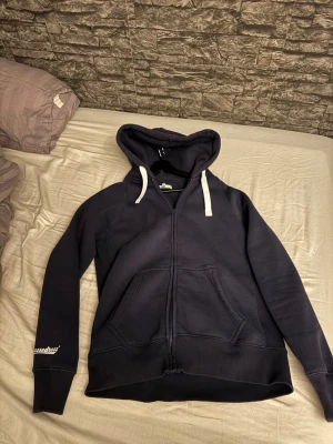 Russemerch tröja  - Storlek L lite använd bara nypris är 750 säljer för 500 