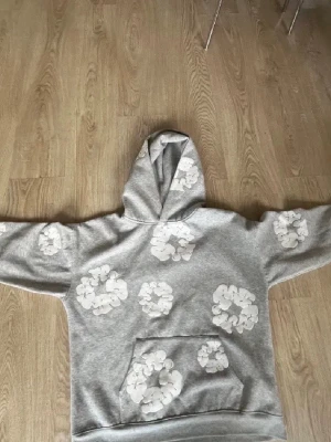 Denim tears hoodie - Äkta denim tears hoodie säljer då den vuxit ur mig