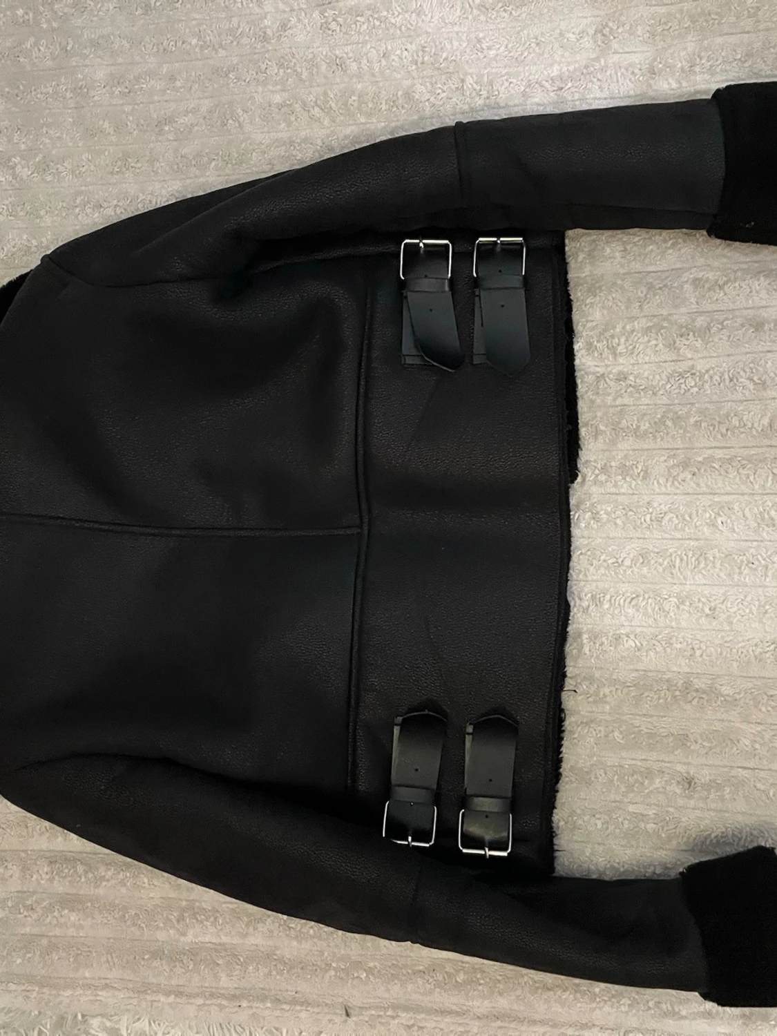 Svart pälsfodrad skinnjacka storlek xs/s - 2