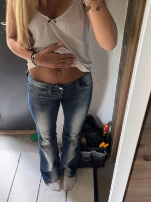 Weekday jeans  - Säljer mina så kallade kvarg jeans, storlek 25/30 från sheep Monday 💗