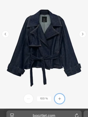 SÖKER! Mörkblå jeansjacka med bälte från Mango - SÖKEEERR!!! Om du äger denna jacka och planerar på att sälja för ett rimligt pris, kontakta mig gärna. Storlek S-M tack!