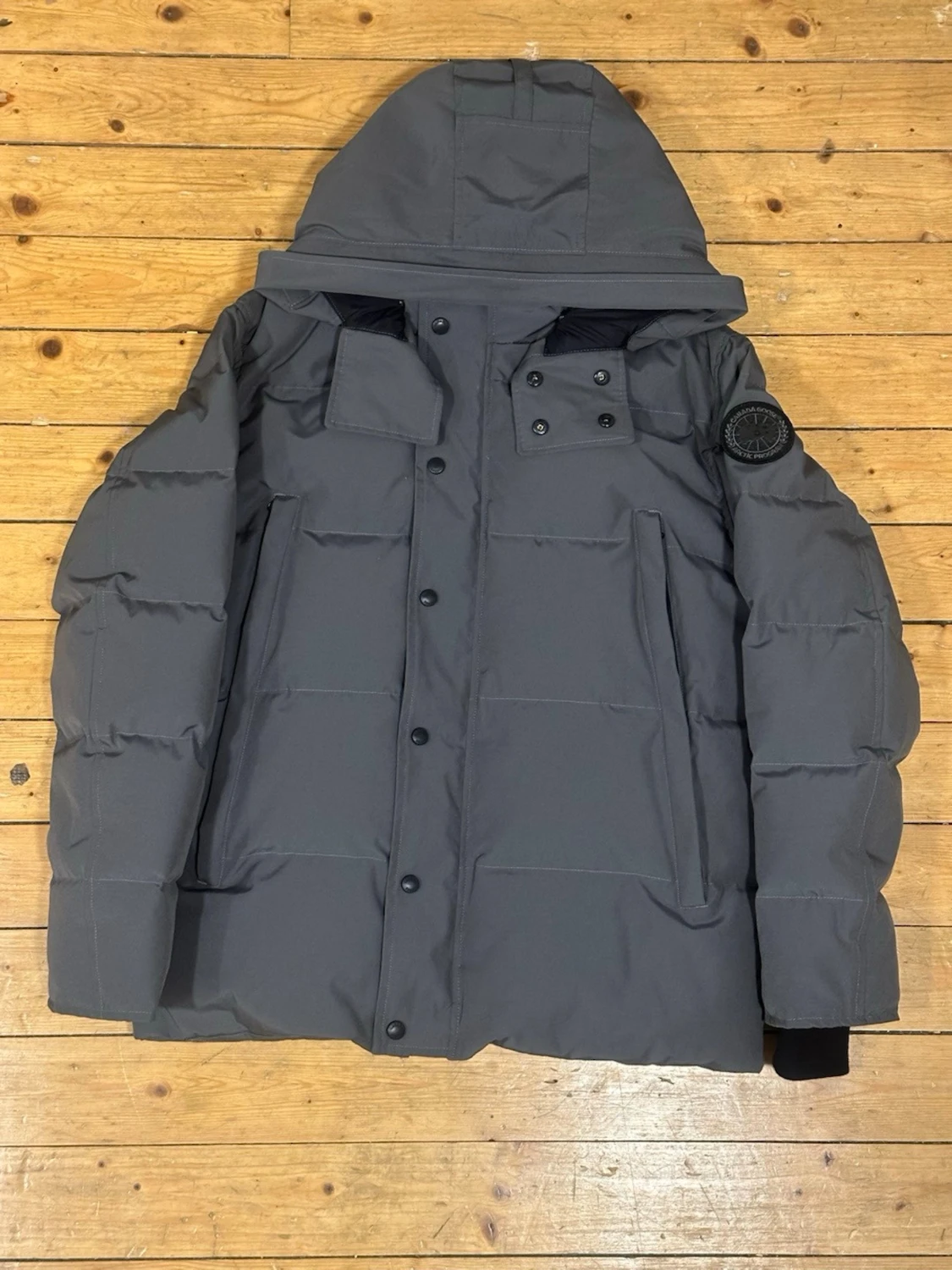 Mörkgrå dunjacka från Canada Goose - 1