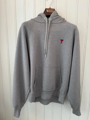 AMI PARIS - Ny skick, använd fåtal gånger.