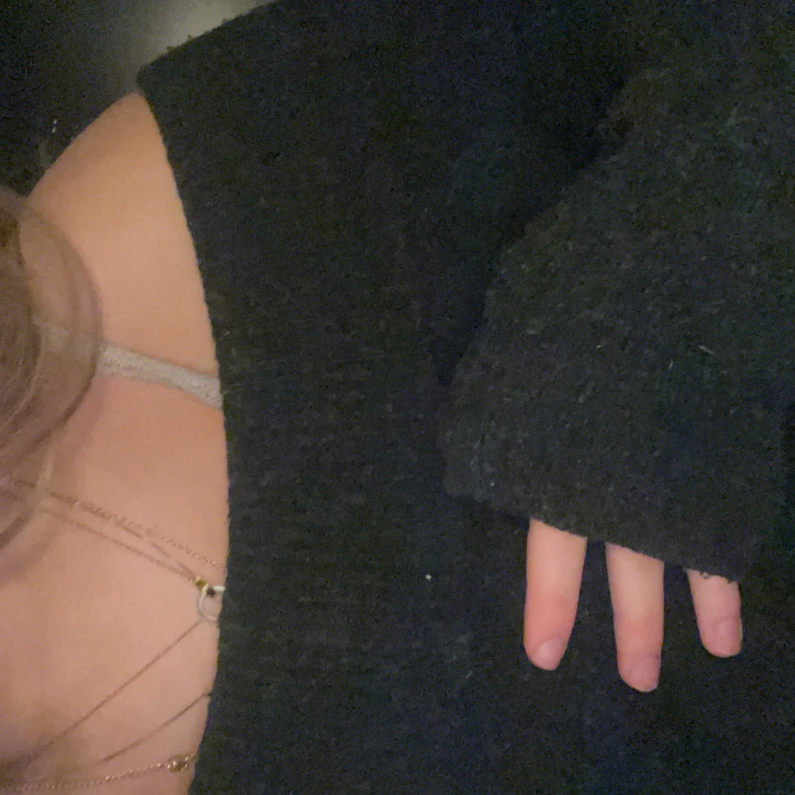 Svart offshoulder stickad tröja - 1