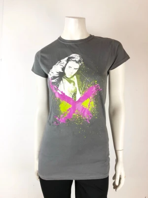 Justin Bieber T-shirt i Tjejmodell. Storlek L. - Helt ny T-shirt i storlek L. Tjejmodell.