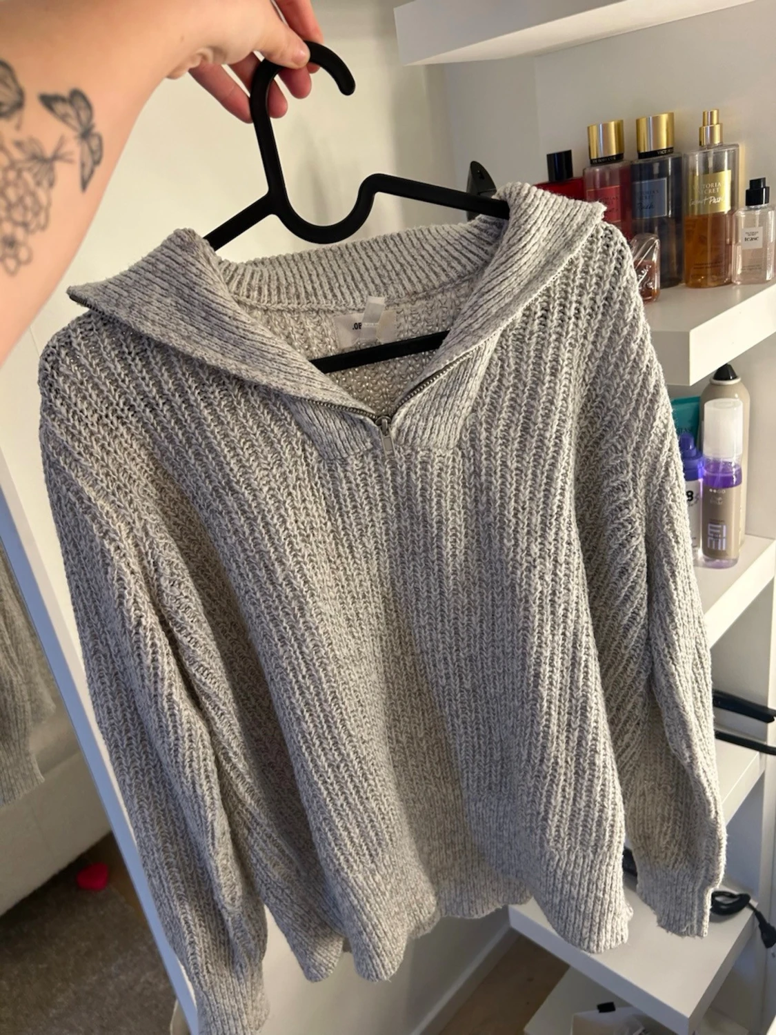 Grå stickad tröja med half zip - 1