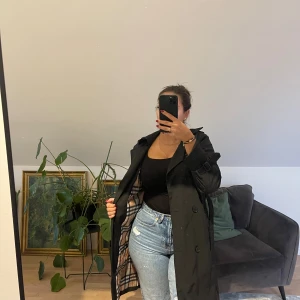 Trenchcoat  - Supersnygg trenchcoat med burburry inspirerad insida