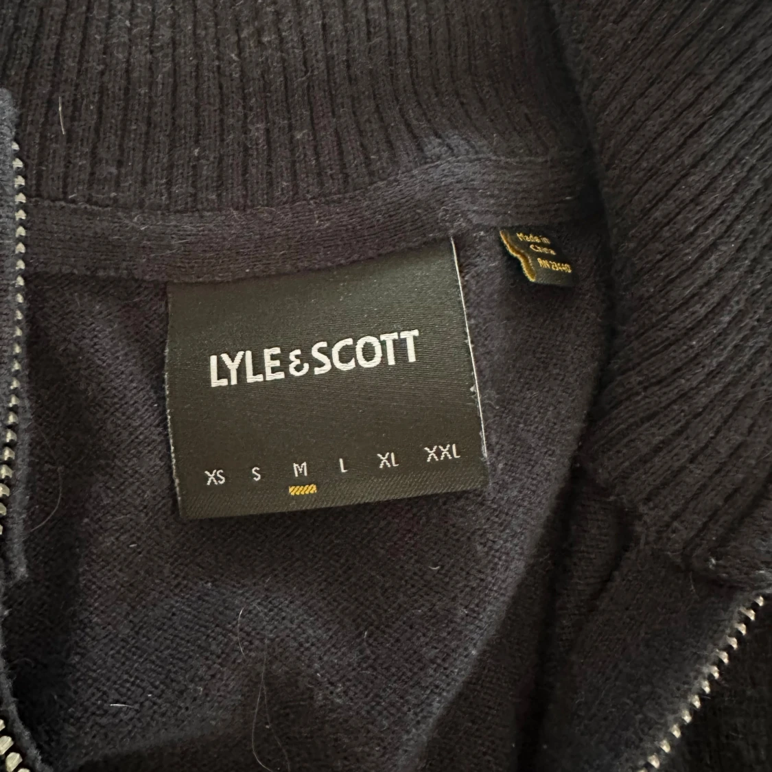 Mörkblå half zip tröja från Lyle & Scott - 2