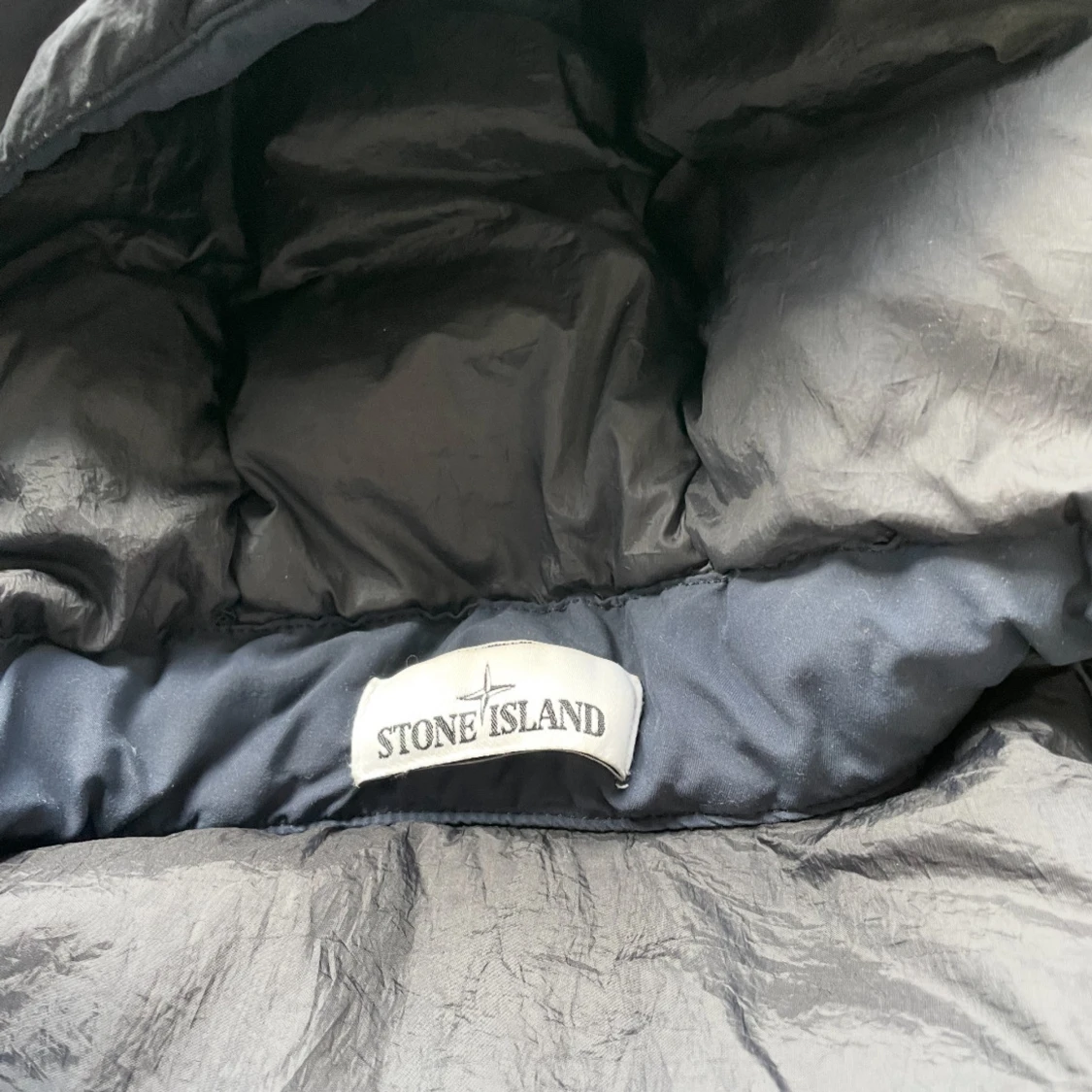 Mörkgrå pufferjacka från Stone Island - 3