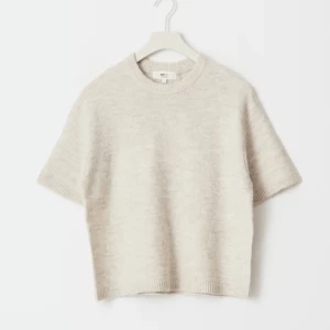 Beige stickad tröja Gina Tricot S - Säljer en beige stickad tröja från Gina Tricot i storlek S. Tröjan har korta ärmar.💞💞