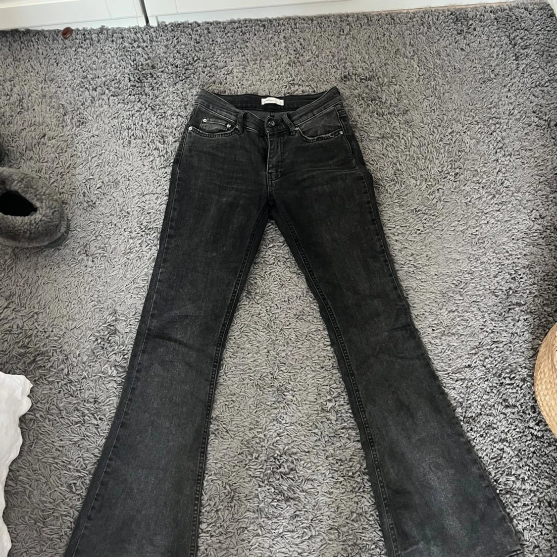 Gråa  bootcut jeans med utsvängda ben - 1
