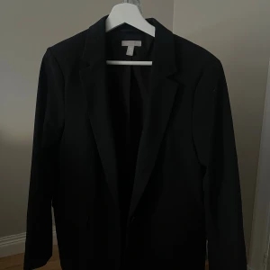 Blazer  - Oversized blazer från H&M, endast provad. Strl: M 