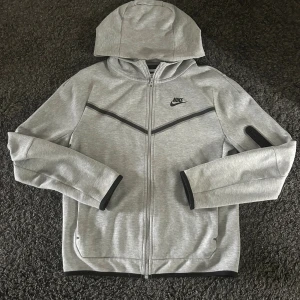 Nike tech fleece överdel - Knappt använd, bra skick