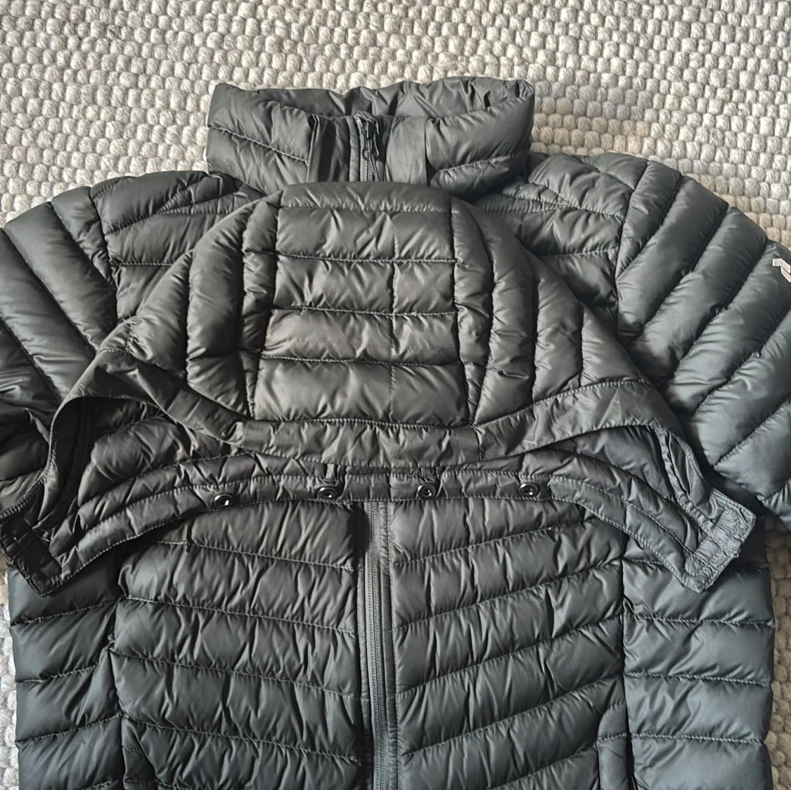 MÖRKGRÖN dunjacka Peak Performance 170 - 4