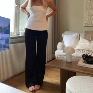 Satinbyxor med hög midja  - Superfina satinbyxor storlek M💗Fint skick. 