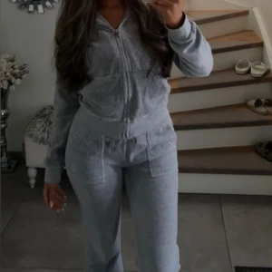 Grå juicy couture set - Säljer mitt gråa sett från juicy couture då jag inte använder den🫶🏼