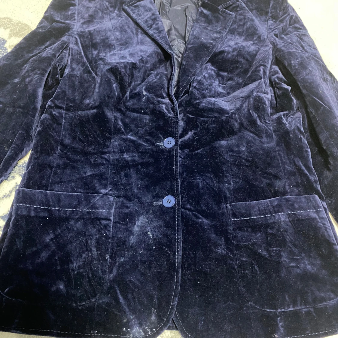 Mörkblå sammetskavaj i storlek 40