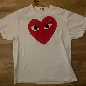 CDG t-shirt - Size XL men passar L