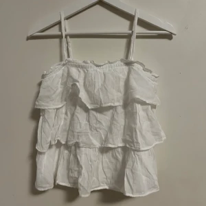 Vit topp - En superfin somrig topp som tyvärr aldrig kommit till användning!