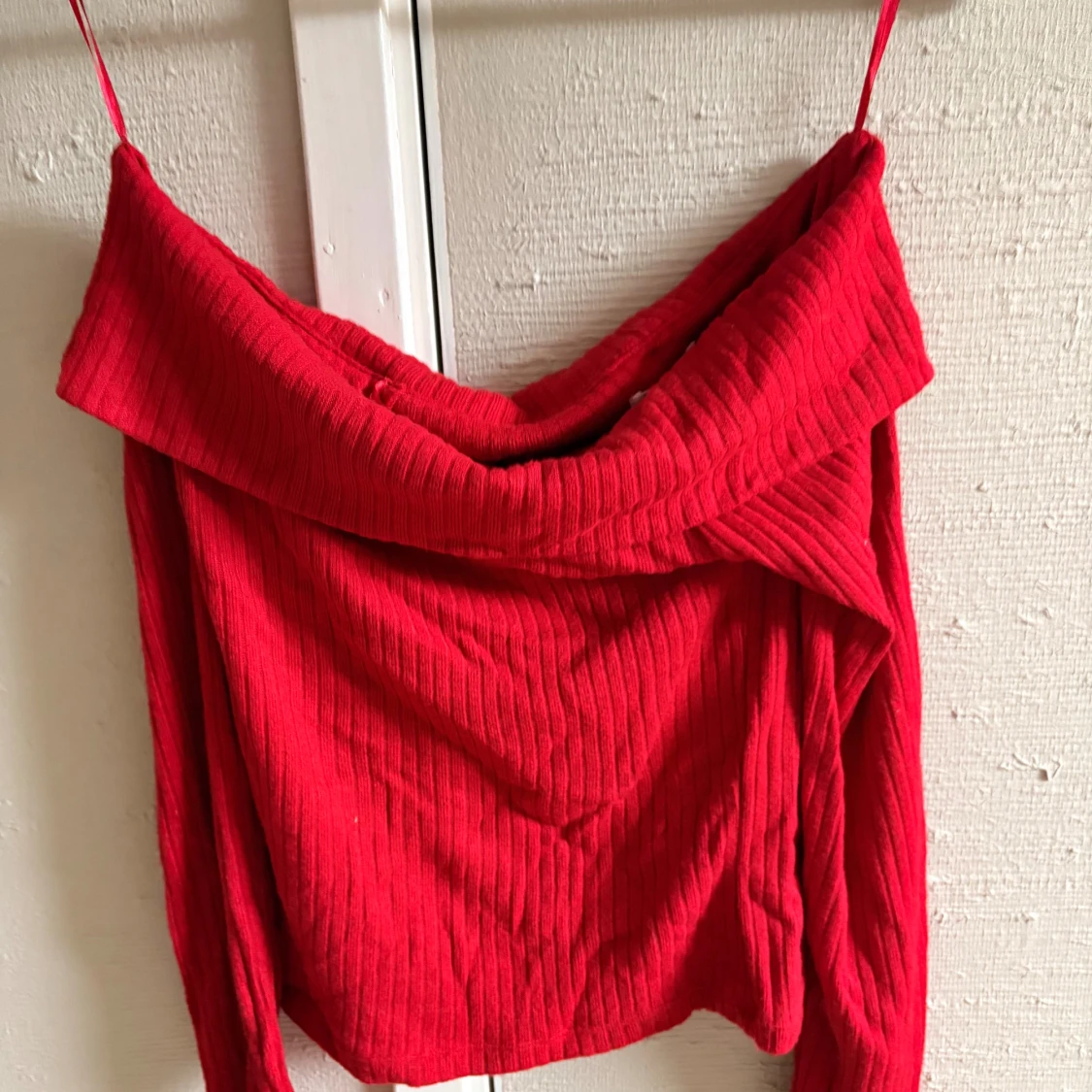 Röd ribbad offshoulder topp Cache Cache