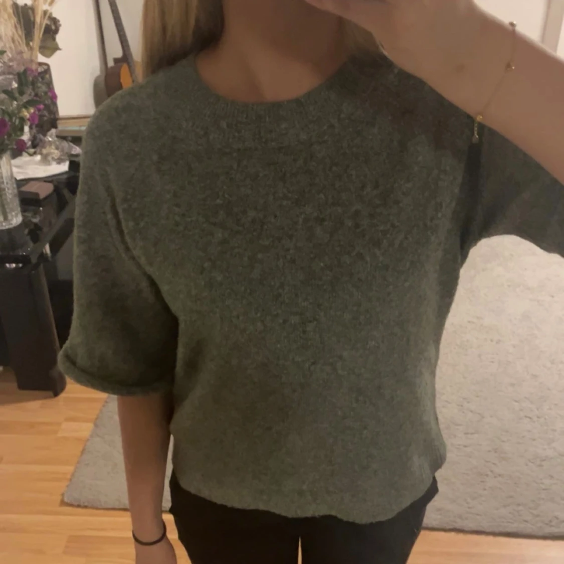 Grön stickad tröja med kort ärm