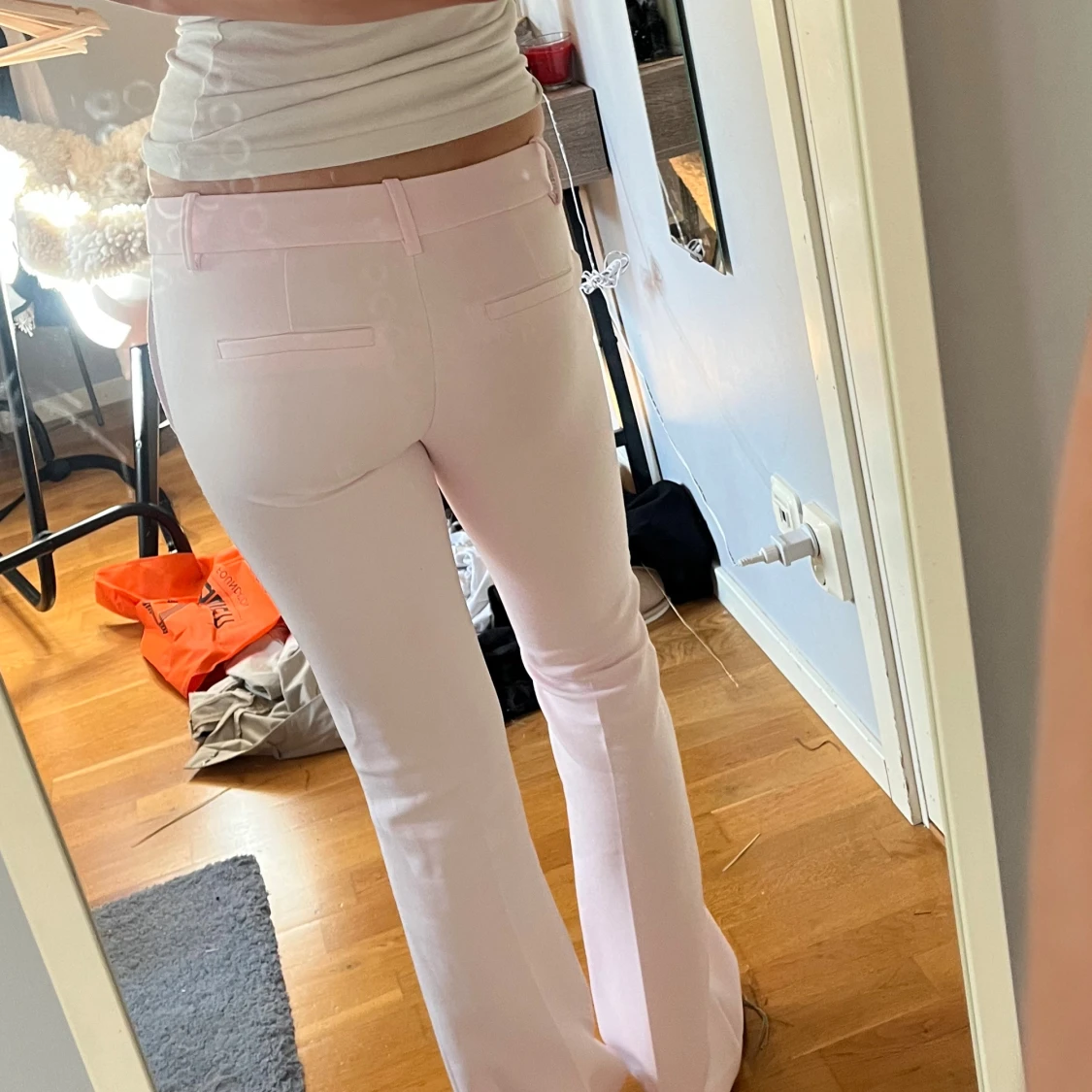 Ljusrosa kostymbyxor från BikBok - 1