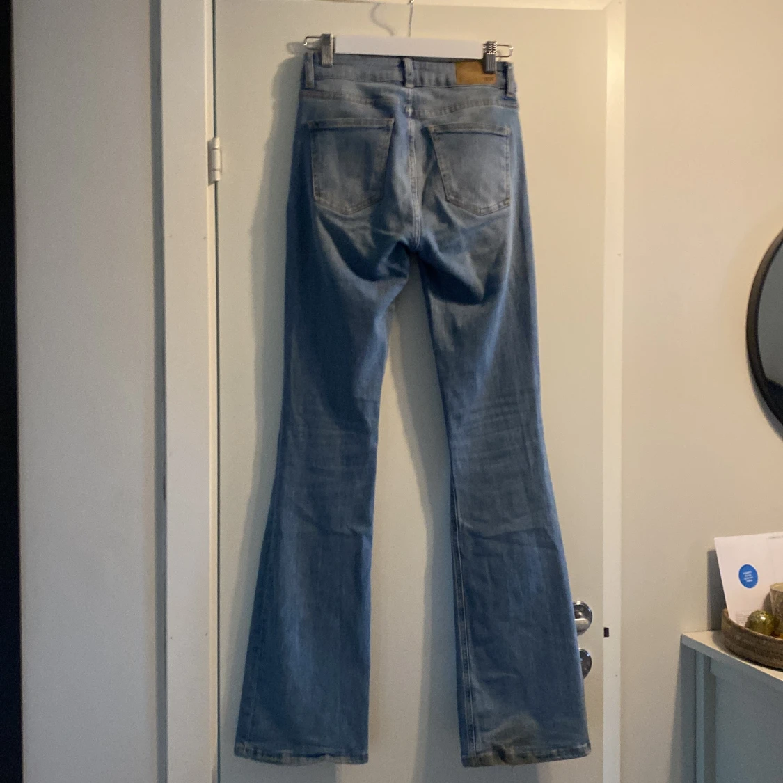 Ljusblå bootcut jeans från Lager 157 - 1