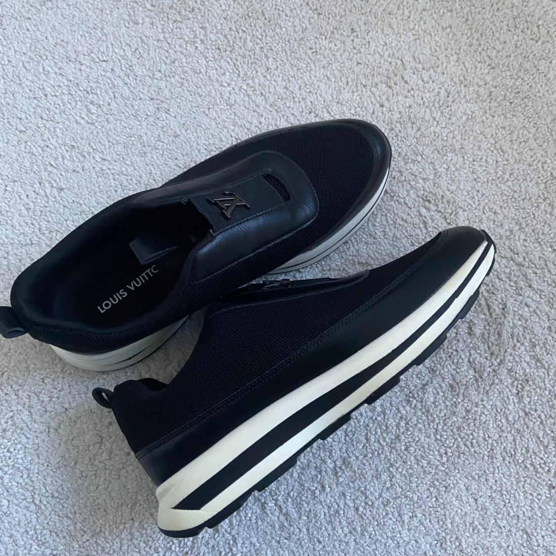 Louis Vuitton svarta sneakers