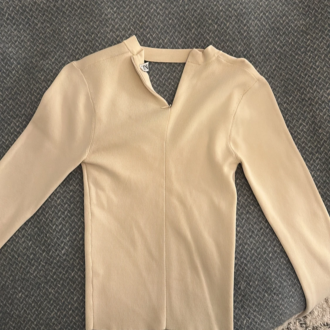 Beige långärmad topp från Zara - 1