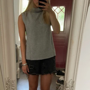 Grå topp - Grå polo topp från Zara utan defekter.