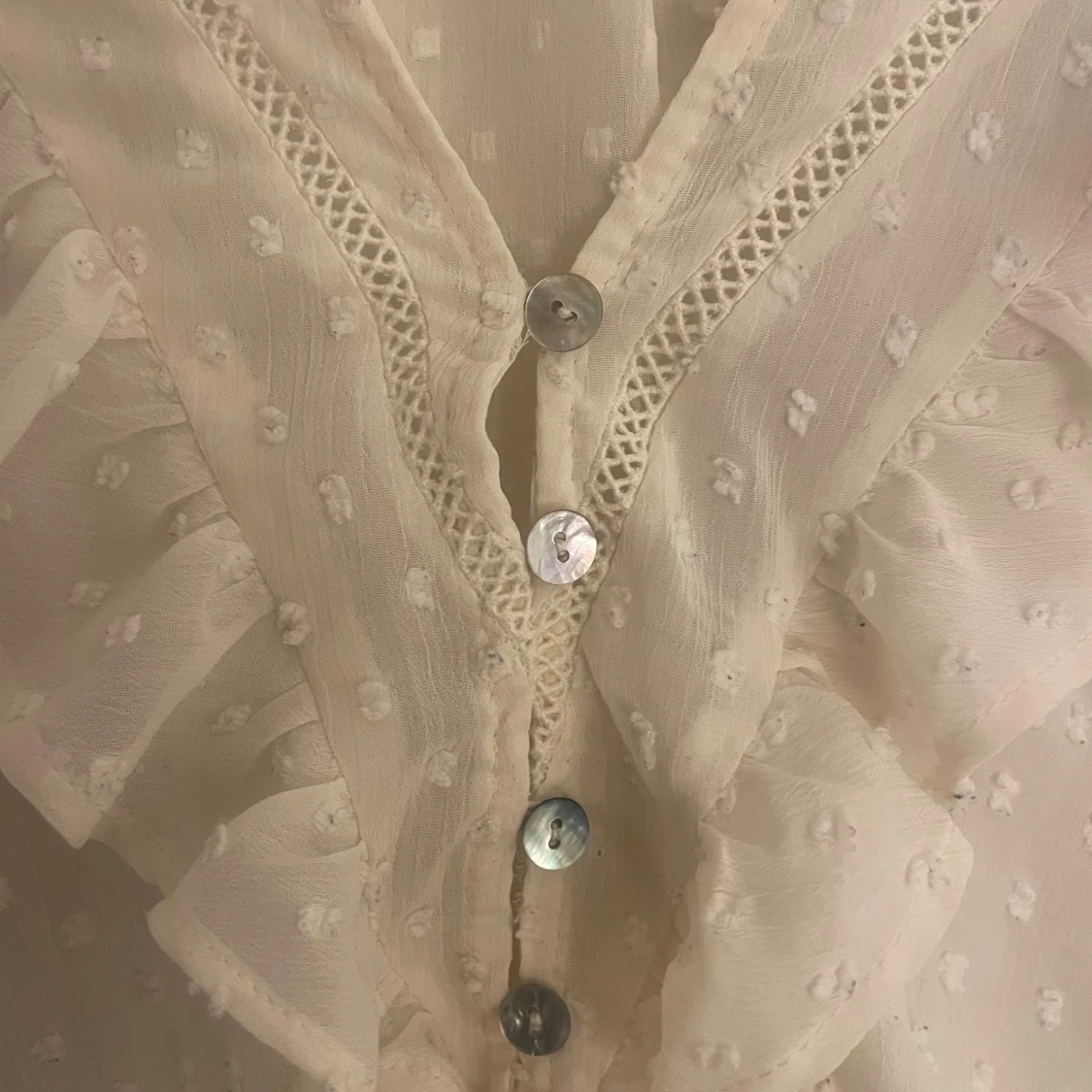 Vit blus med volang från Zara - 1