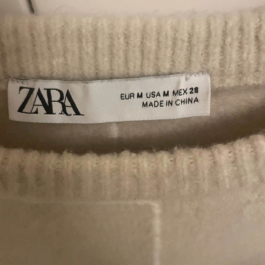 Beige stickad tröja från Zara - 1
