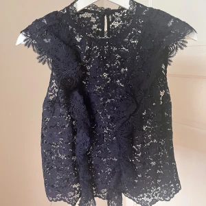 Broderad topp zara - Snygg slutsåld topp Zara i stl Xs💕