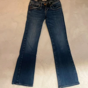 LTB jeans - Snygga blå bootcut jeans från LTB, modell Valerie💗storlek 25/30. Midjemått: 33cm   Innerbenslängd: 70cm