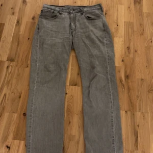 Grå Levis 514 jeans straight fit - Levis
