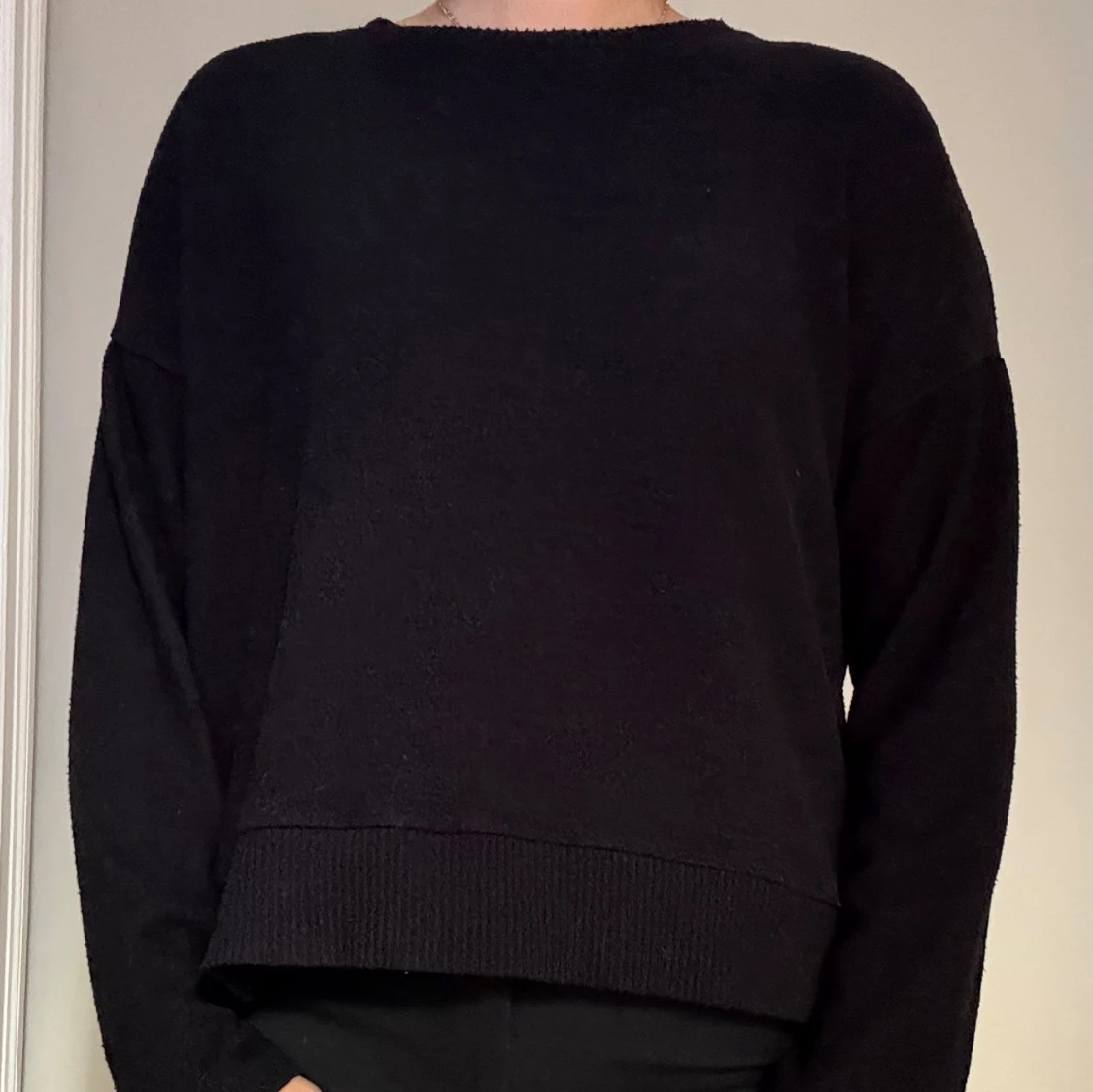 Svart stickad tröja - 1