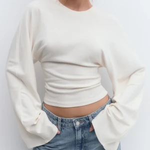 Gina tricot topp - Wide sleeve top från gina, storlek S aldrig använd!