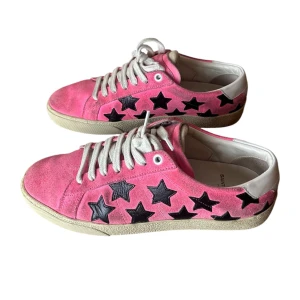 Saint Laurent  - Saint Laurent skor dam. Storlek 38.5 skick 8/10 super fina. Pris 1390kr finns att köpa på våran hemsida. Fashionels.com , de kommer med Dustbag 