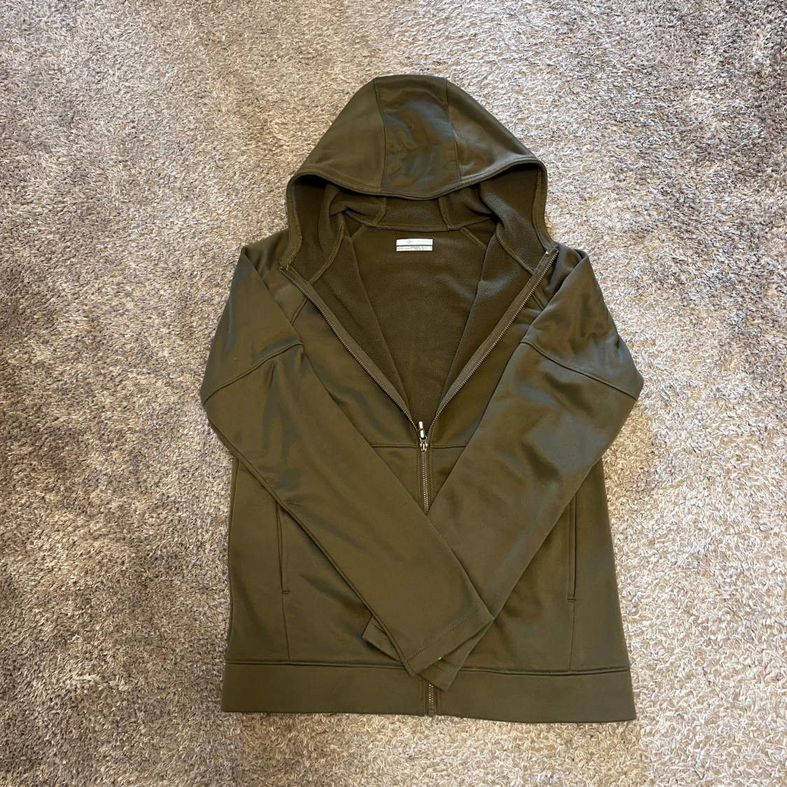 Olivgrön hoodie från Columbia