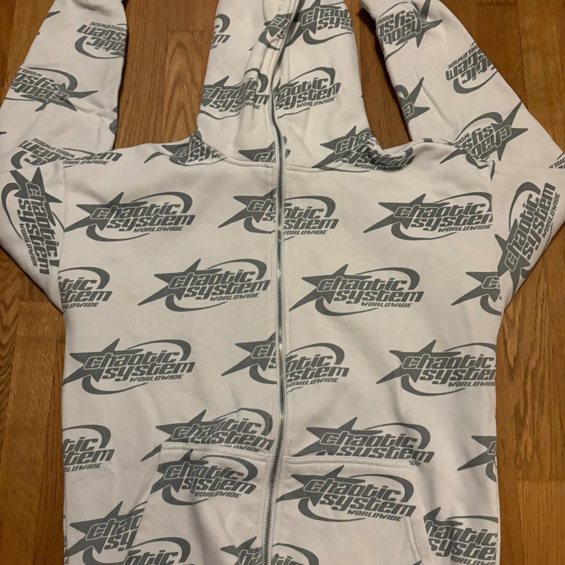 Vit hoodie Chaotic System Worldwide