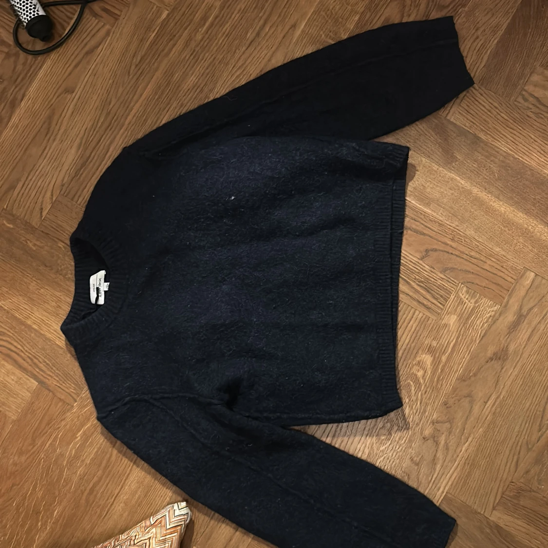 Mörkblå stickad tröja från &otherstories