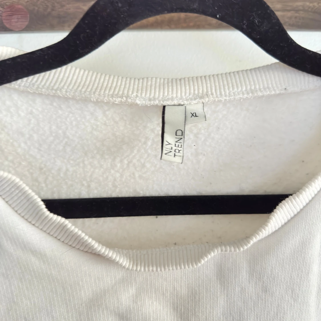 Oversized vit sweatshirt från NLY Trend - 3