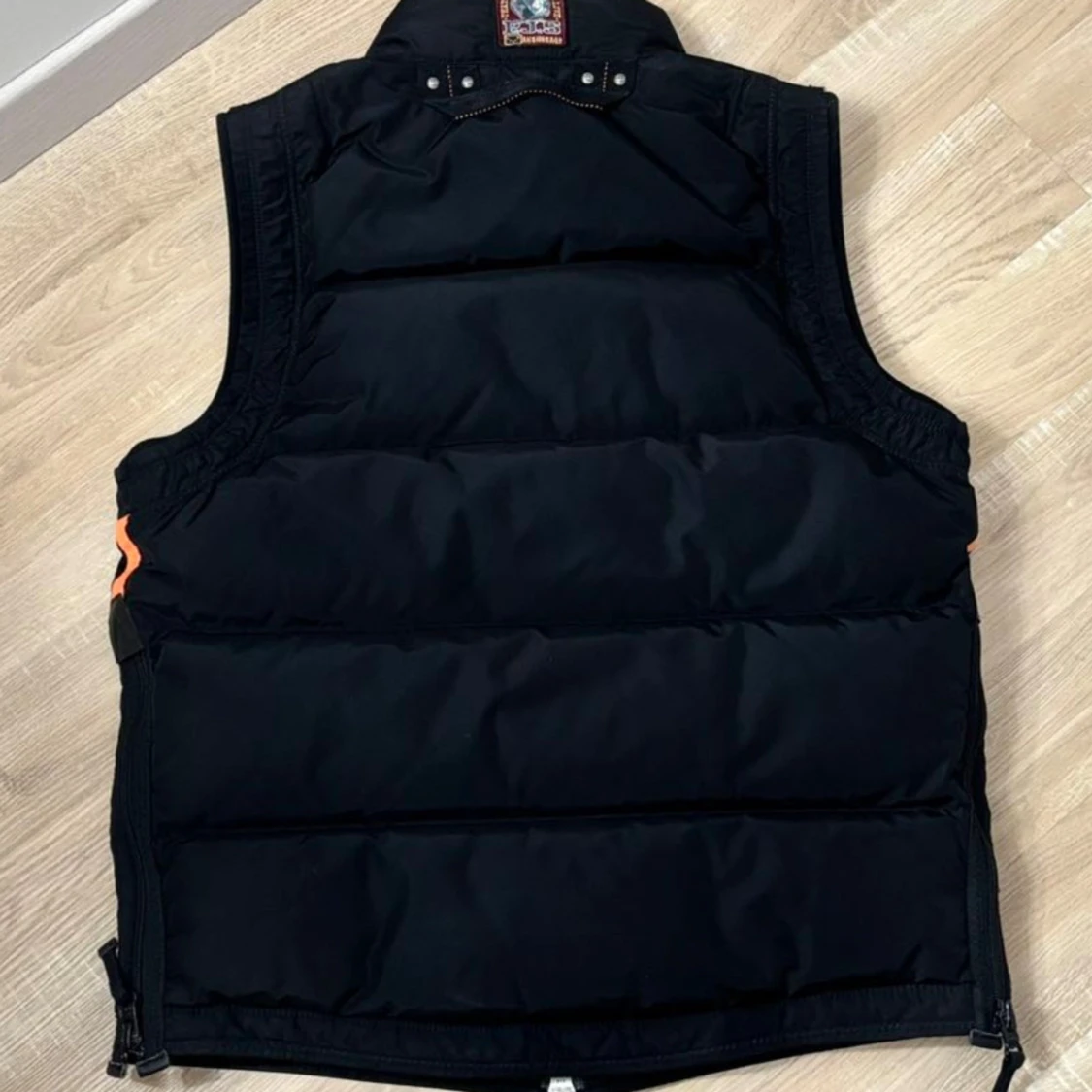 Svart dunväst från Parajumpers - 1