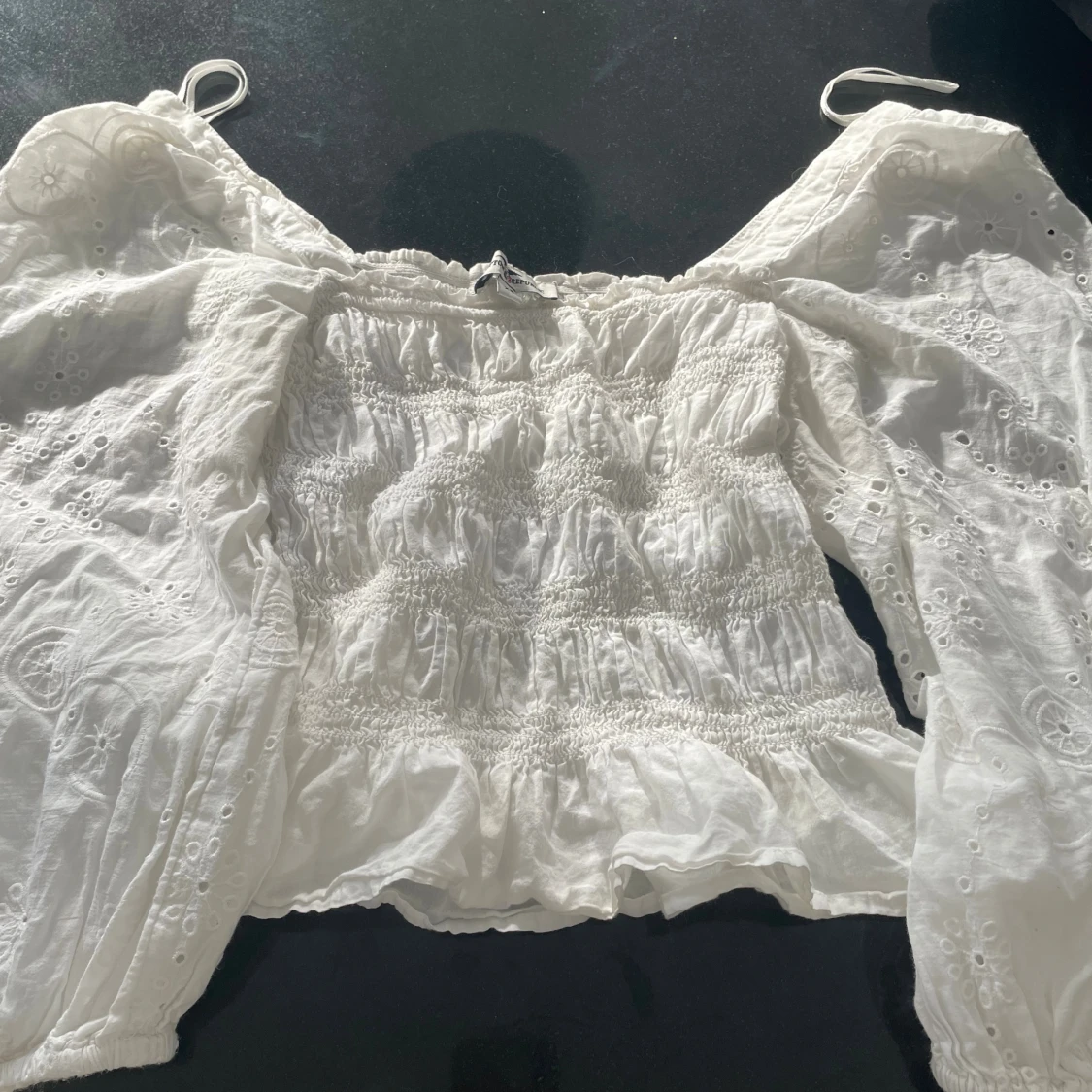 Vit blus med puffärm från Hampton Rep