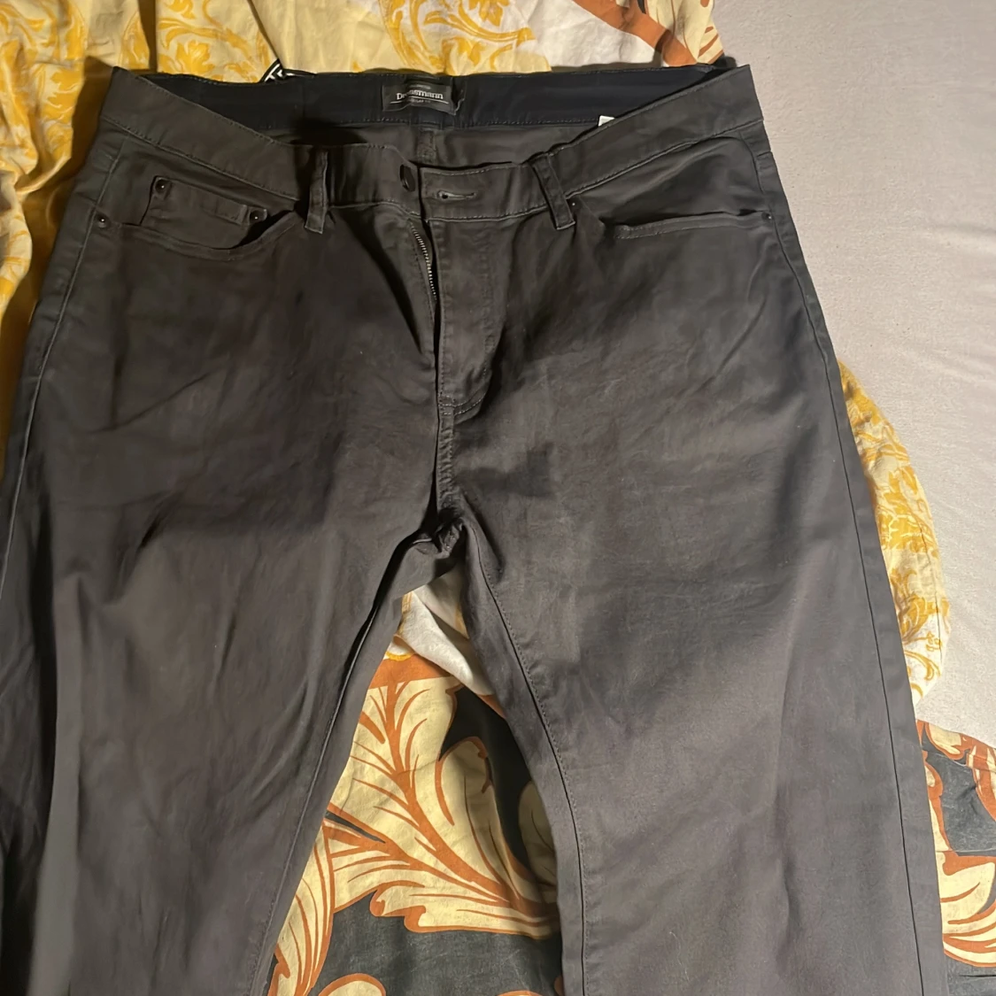 Svarta byxor från Dressmann Regular Fit - 1